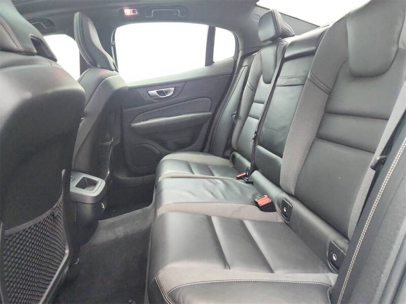 2019 Volvo S60 T6 R-Design