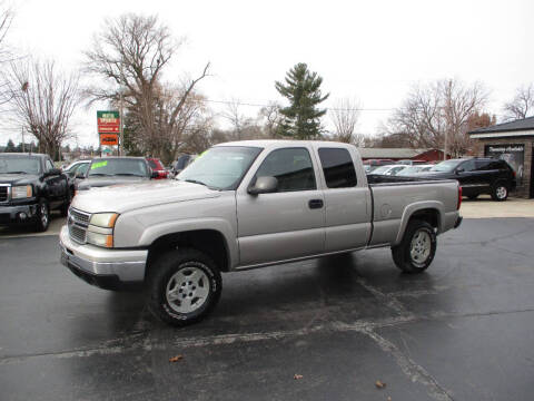 2006 Chevrolet Silverado 1500 for sale at The Auto Specialist Inc. in Des Moines IA