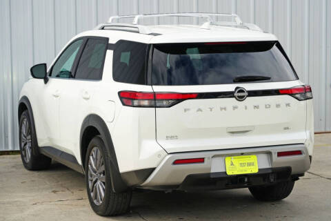2023 Nissan Pathfinder SL
