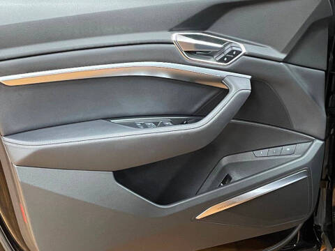 2022 Audi e-tron quattro Premium Plus