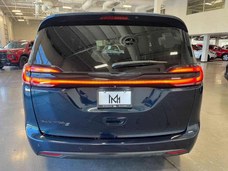 2022 Chrysler Pacifica Touring L
