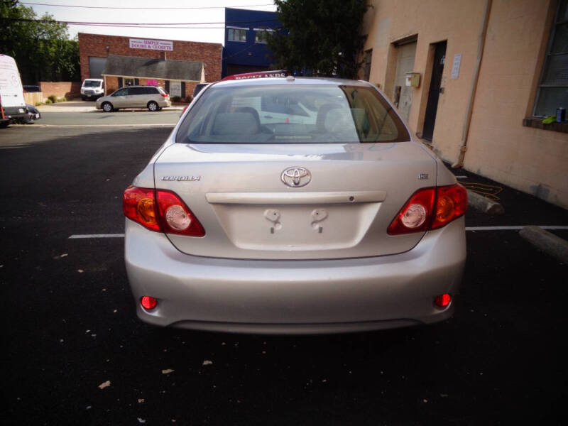 2009 Toyota Corolla LE photo 5