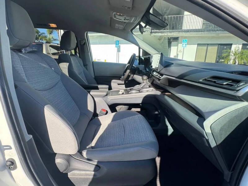 2022 Toyota Sienna LE 8-Passenger