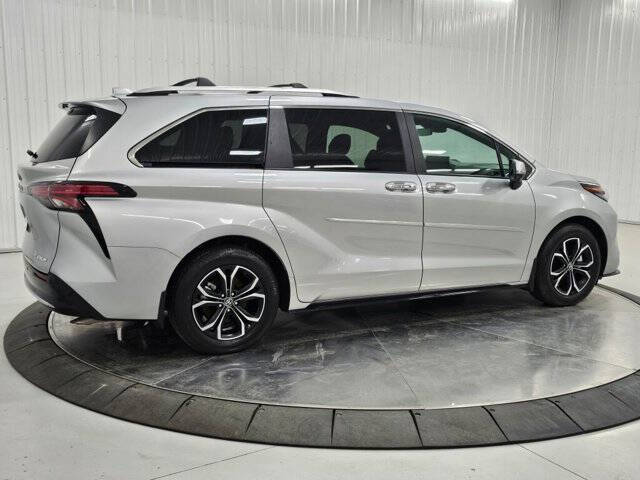 2025 Toyota Sienna Platinum 7-Passenger