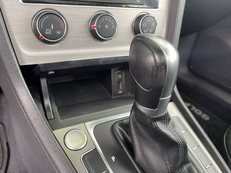 2017 Volkswagen Golf SportWagen