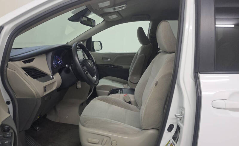 2018 Toyota Sienna LE 8-Passenger