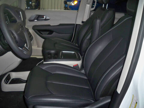 2024 Chrysler Pacifica Plug-In Hybrid Select