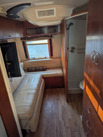 2012 Leisure Travel S24CB