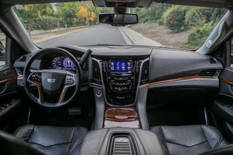 2018 Cadillac Escalade Standard