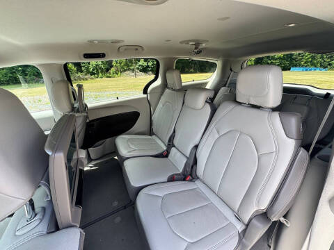 2017 Chrysler Pacifica Touring-L Plus