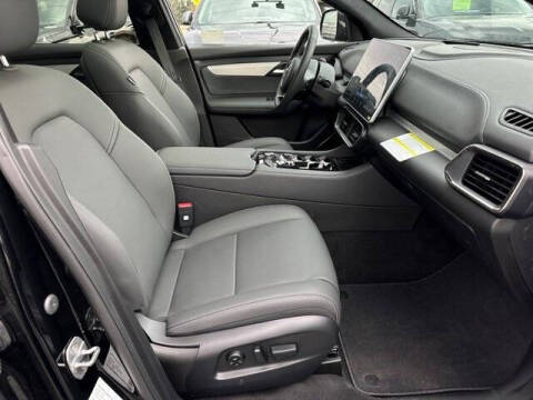 2025 VinFast VF8 Plus