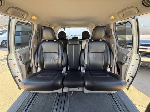 2017 Toyota Sienna LE 8-Passenger