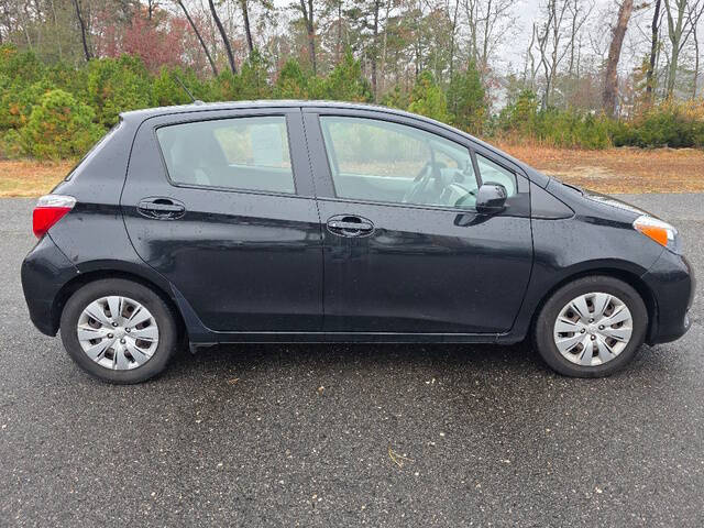 2012 Toyota Yaris 5-Door LE