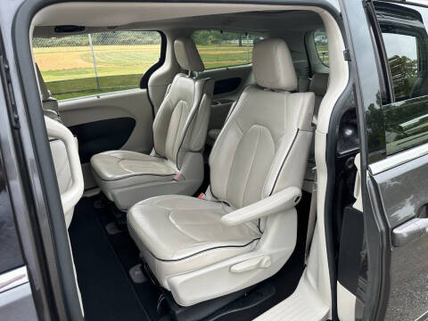 2017 Chrysler Pacifica Hybrid Platinum