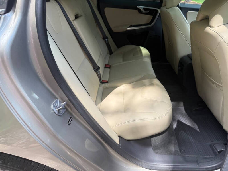 2016 Volvo XC60 T5 Drive-E Premier