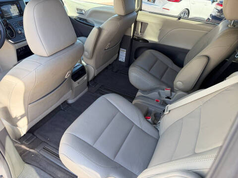 2017 Toyota Sienna XLE 8-Passenger