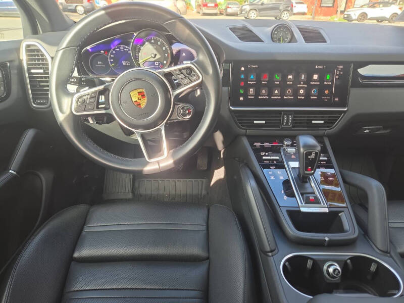 2022 Porsche Cayenne E-Hybrid Platinum Edition