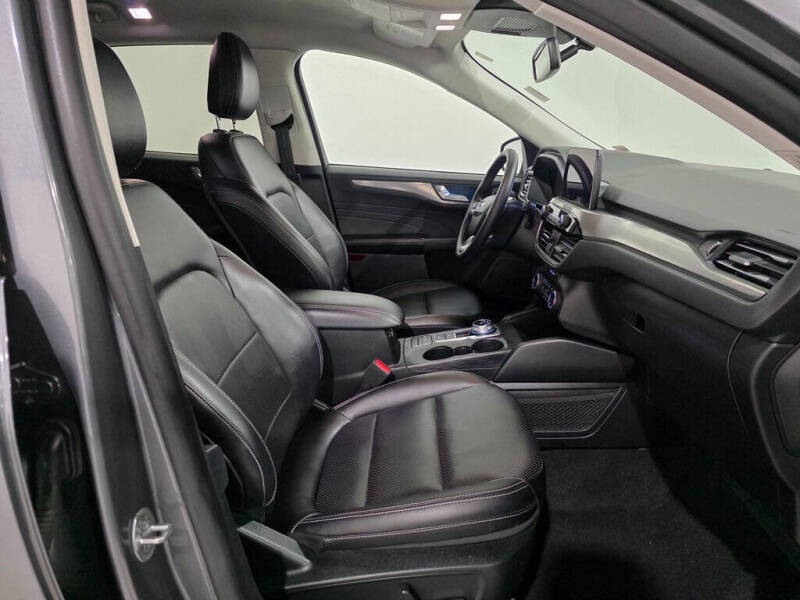 2022 Ford Escape Titanium