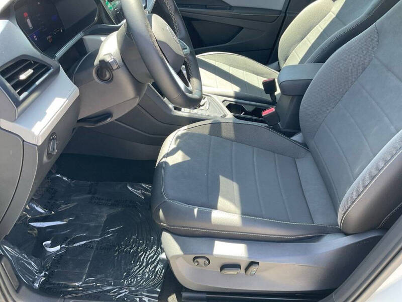 2024 Volkswagen Taos SE