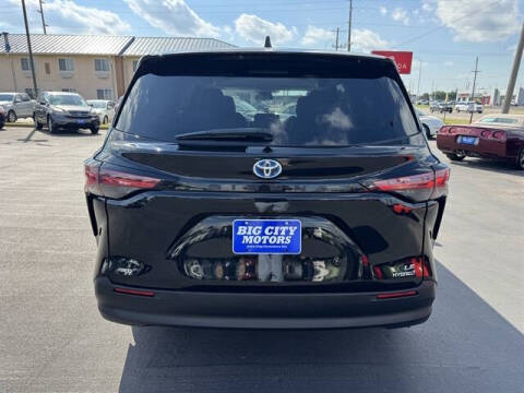 2022 Toyota Sienna LE 8-Passenger