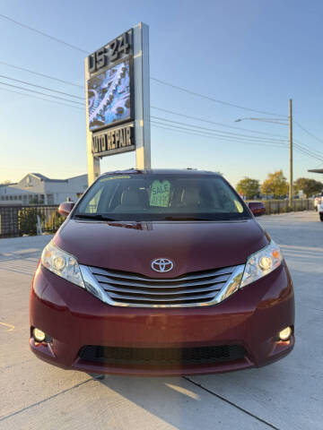 2015 Toyota Sienna XLE 7-Passenger Auto Access Seat