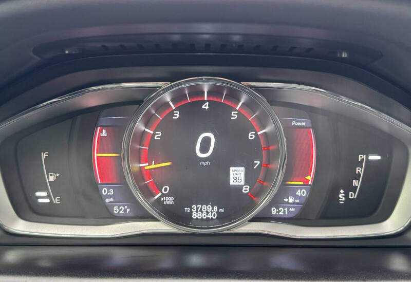 2016 Volvo XC60 T6 Drive-E R-Design Platinum