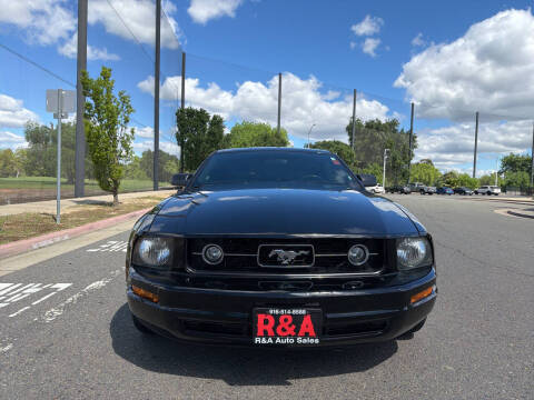 2007 Ford Mustang V6 Deluxe
