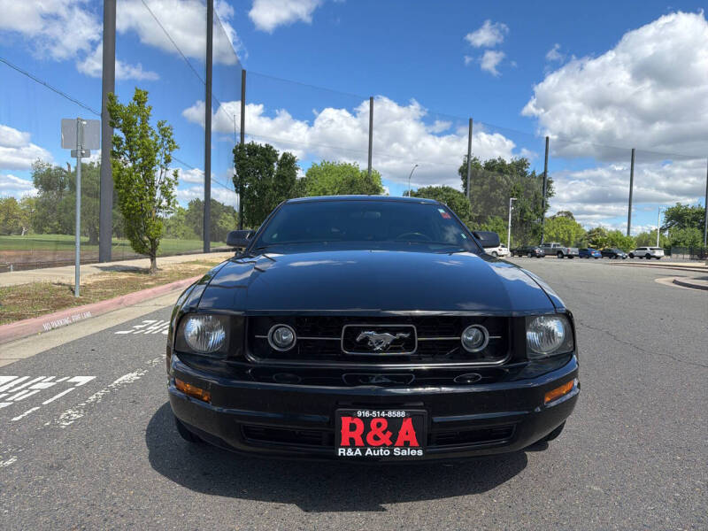 2007 Ford Mustang V6 Deluxe