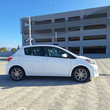 2012 Toyota Yaris 5-Door SE