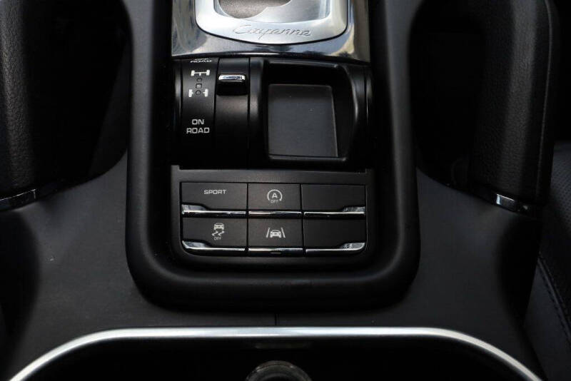 2018 Porsche Cayenne Platinum Edition