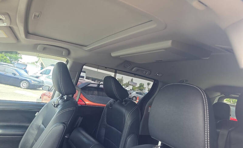 2017 Toyota Sienna SE 8-Passenger