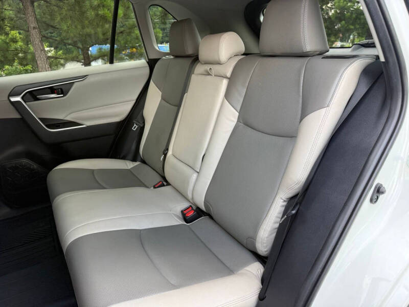 2020 Toyota RAV4 XLE