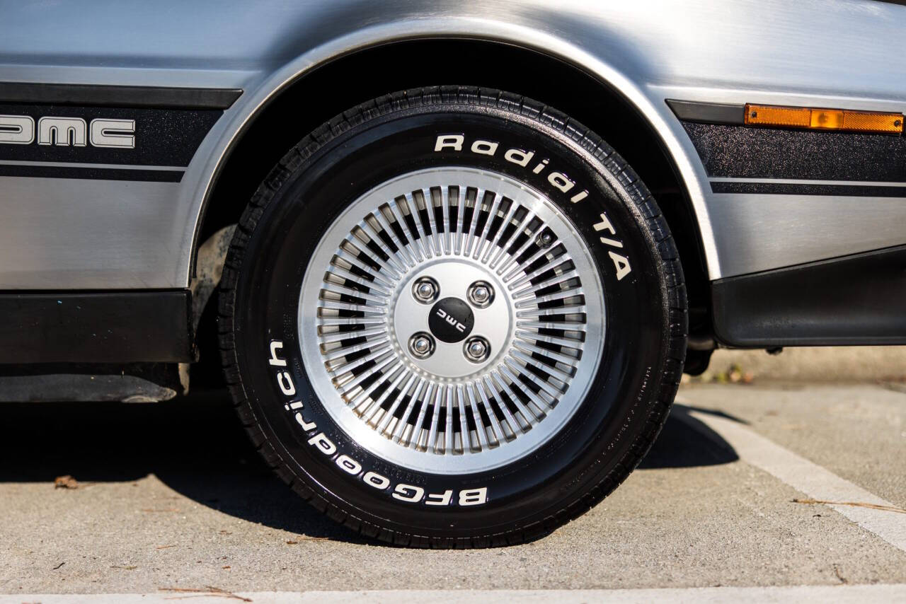 1981 DeLorean DMC-12 16