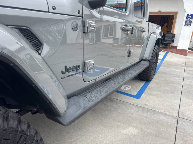 2023 Jeep Gladiator Overland