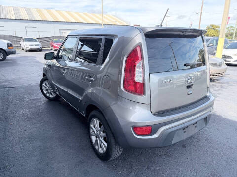 2013 Kia Soul +