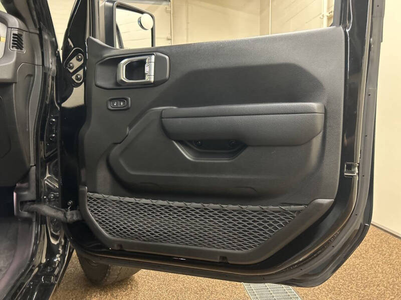 2024 Jeep Gladiator NightHawk