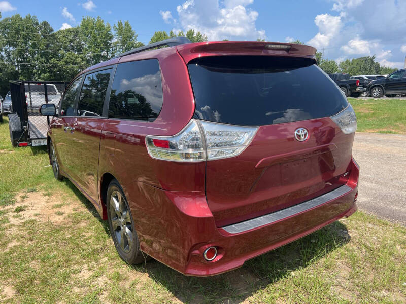 2016 Toyota Sienna SE 8-Passenger