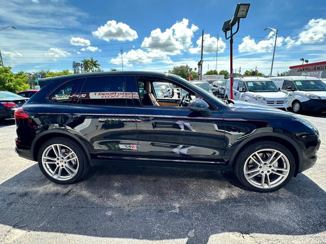 2015 PORSCHE Cayenne SUV / Crossover - $27,995