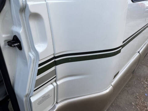 2002 Winnebago Rialta 22QD