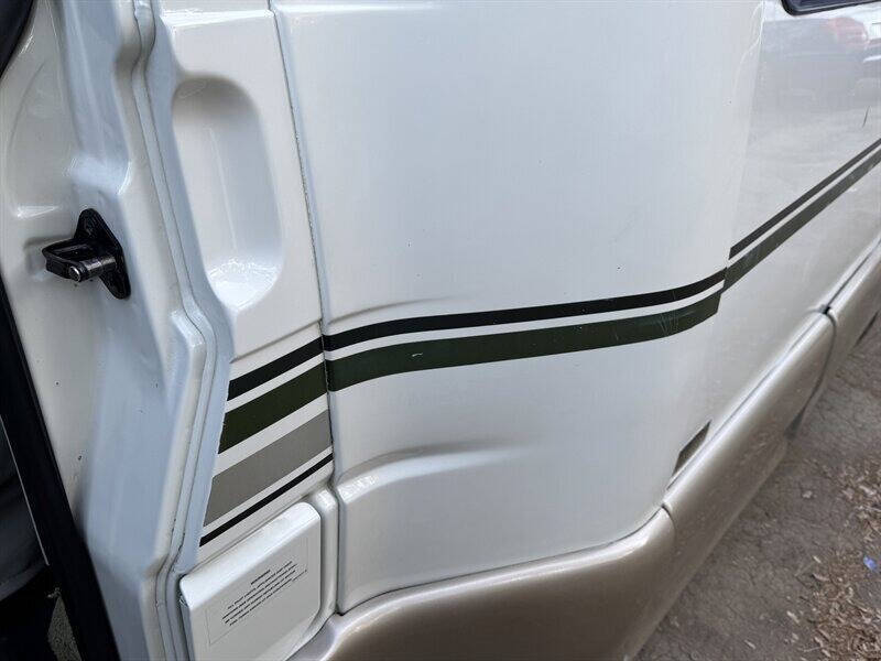 2002 Winnebago Rialta 22QD