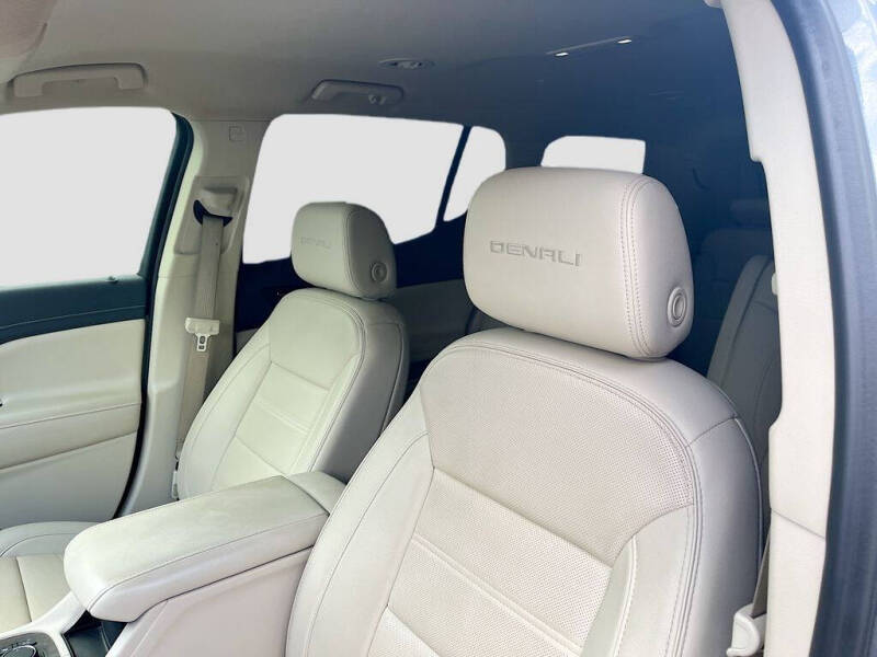 2022 GMC Acadia Denali