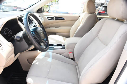 2017 Nissan Pathfinder SV