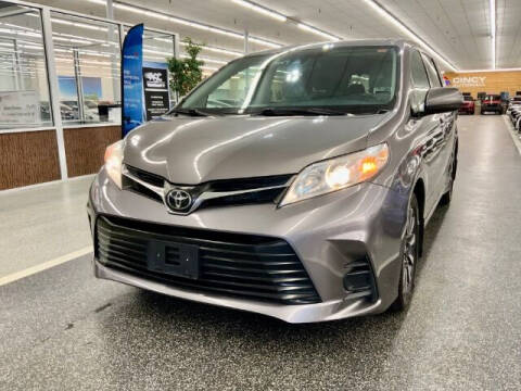 2019 Toyota Sienna for sale at Dixie Imports in Fairfield OH
