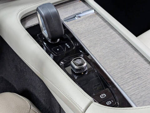 2025 Volvo XC60 B5 Plus Dark Theme