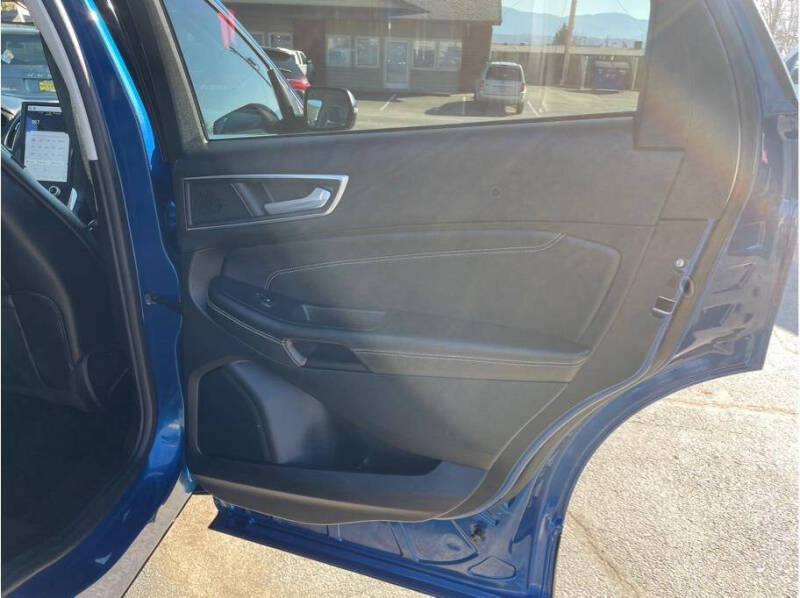 2022 Ford Edge Titanium