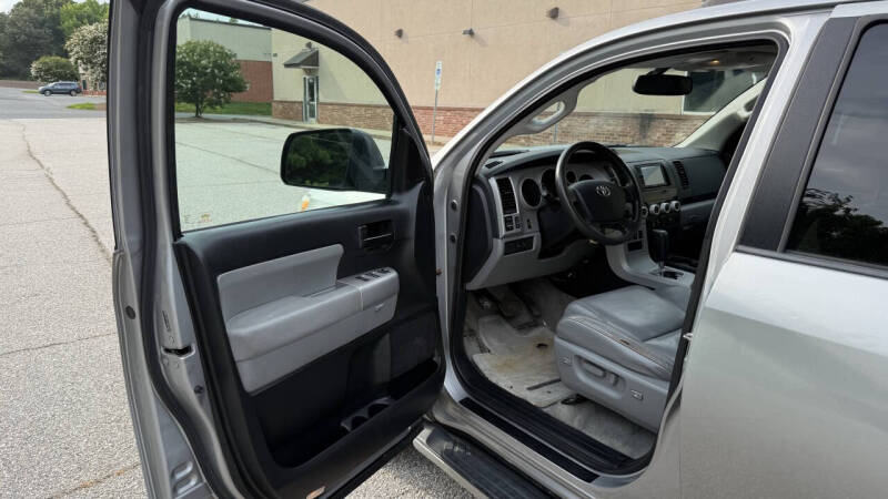 2008 Toyota Sequoia SR5