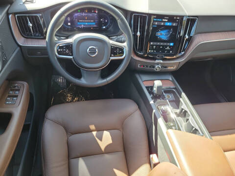 2024 Volvo XC60 B5 Plus Dark Theme