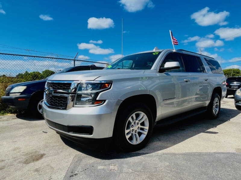 2016 Chevrolet Suburban LT photo 3