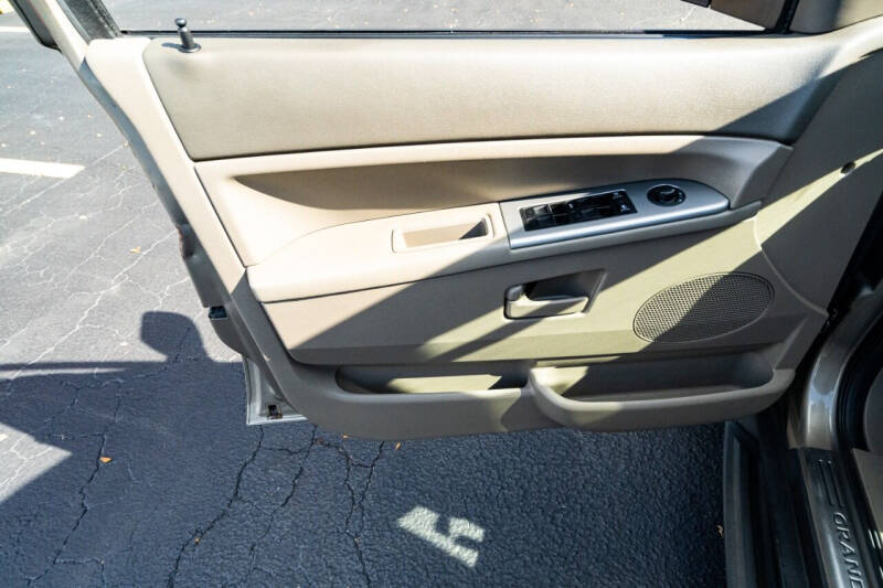 2005 Jeep Grand Cherokee Laredo