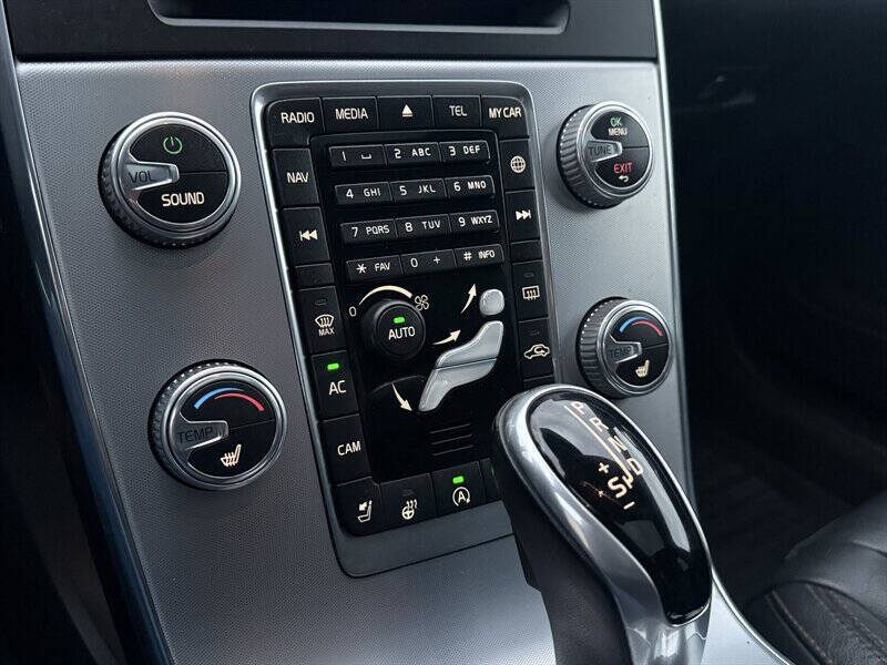 2017 Volvo V60 Cross Country T5 Premier